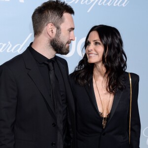 Courteney Cox et son compagnon Johnny McDaid à la soirée UCLA en l'honneur de B. Streisand et G. Bundchen à Los Angeles, le 21 février 2019