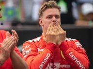 Mick Schumacher : Très ému dans la Ferrari du triomphe de son père Michael