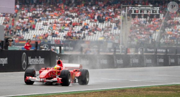 Mick Schumacher a piloté samedi 27 juillet 2019, à l'occasion du Grand Prix de F1 d'Hockenheim en Allemagne, la Ferrari F2004 avec laquelle son père Michael avait remporté son septième et dernier titre de champion du monde en 2004.