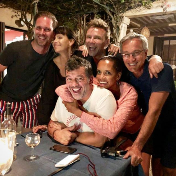 Karine Le Marchand en vacances avec entre autres Jeanfi Janssens et Stéphane Plaza à Saint-Rémy-de-Provence le 29 juillet 2019, sur Instagram.