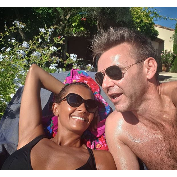 Karine Le Marchand en vacances avec Jeanfi Janssens à Saint-Rémy-de-Provence le 29 juillet 2019, sur Instagram.