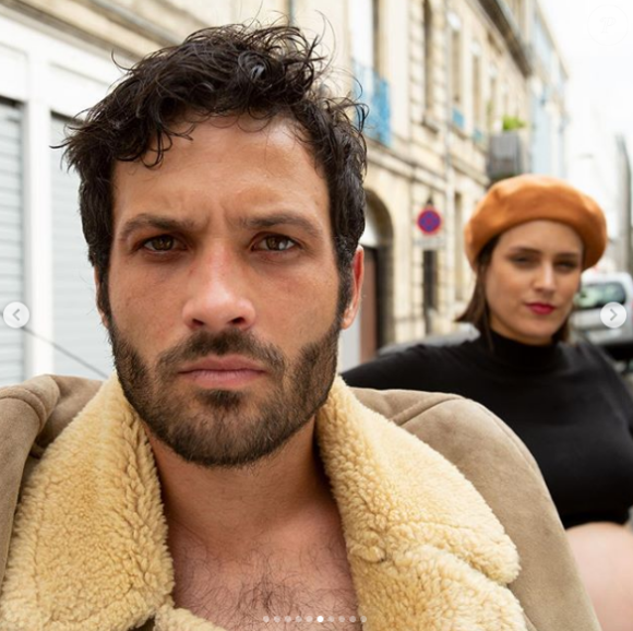 Benoît Michel, acteur de "Clem" (TF1), annonce la grossesse de sa compagne Justine Lautrette sur Instagram le 31 juillet 2019.