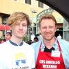Kevin McKidd et son fils Joseph - Les personnalités distribuent de la nourriture pour "Los Angeles Mission", le 21 décembre 2018 Los Angeles