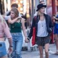Cara Delevingne et sa compagne Ashley Benson se promènent main dans la main dans les rues de Saint-Tropez le 8 juillet 2019.