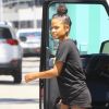 Christina Milian enceinte porte un short en jean noir, un t-shirt Gucci et des bottes western YSL pour travailler à son Beignet Box Food Truck à Studio City, Los Angeles, le 1er août 2019