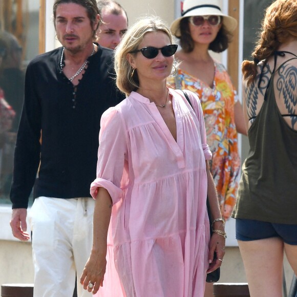 Kate Moss en vacances à Saint-Tropez. Le 7 août 2019.