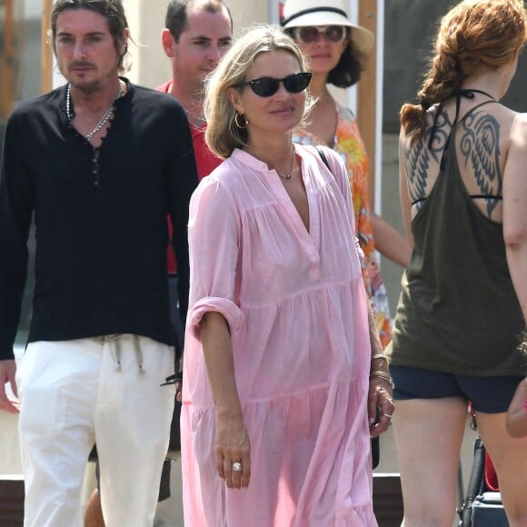 Kate Moss en vacances à Saint-Tropez. Le 7 août 2019.