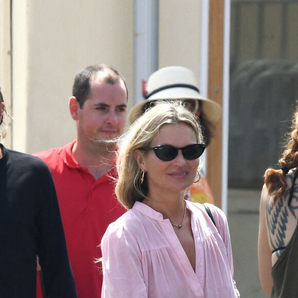 Kate Moss en vacances à Saint-Tropez. Le 7 août 2019.