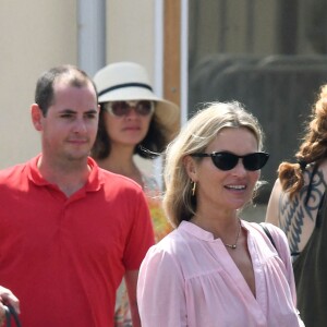 Kate Moss en vacances à Saint-Tropez. Le 7 août 2019.