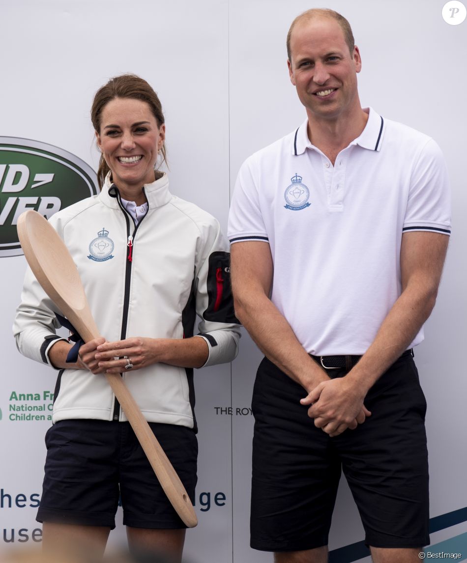 Le prince William, duc de Cambridge, et Catherine (Kate) Middleton, duchesse de Cambridge, lors de la remise des prix de la régate King&#039;s Cup à Cowes, Royaume Uni, le 8 août 2019.