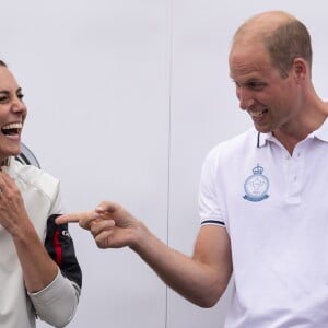 Le prince William, duc de Cambridge, et Catherine (Kate) Middleton, duchesse de Cambridge, lors de la remise des prix de la régate King's Cup à Cowes, Royaume Uni, le 8 août 2019.