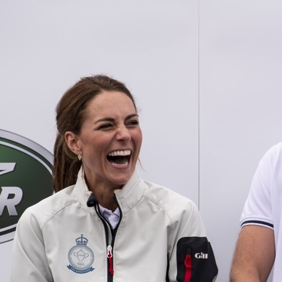 Le prince William, duc de Cambridge, et Catherine (Kate) Middleton, duchesse de Cambridge, lors de la remise des prix de la régate King's Cup à Cowes, Royaume Uni, le 8 août 2019.