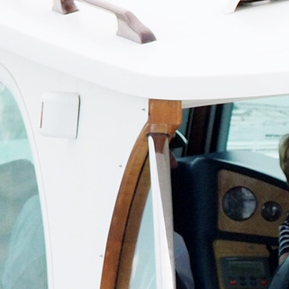 Le prince George de Cambridge sur un bateau pour regarder ses parents lors de la King's Cup à Cowes le 8 août 2019.