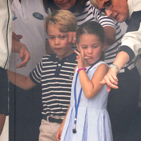 Le prince George et la princesse Charlotte de Cambridge - Le duc et la duchesse de Cambridge à la remise de prix de la régate King's Cup à Cowes le 8 août 2019.