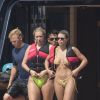 Sofia Richie et une amie profitent d'un après-midi ensoleillé sur le yacht de Kylie Jenner. Capri, le 8 août 2019.