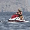Sofia Richie et une amie profitent d'un après-midi ensoleillé sur le yacht de Kylie Jenner. Capri, le 8 août 2019.