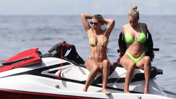 Sofia Richie : Torride en bikini, elle s'éclate sur le yacht de Kylie Jenner