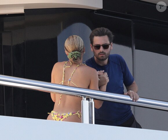 Sofia Richie et Scott Disick profitent d'un après-midi ensoleillé sur le yacht de Kylie Jenner. Capri, le 8 août 2019.