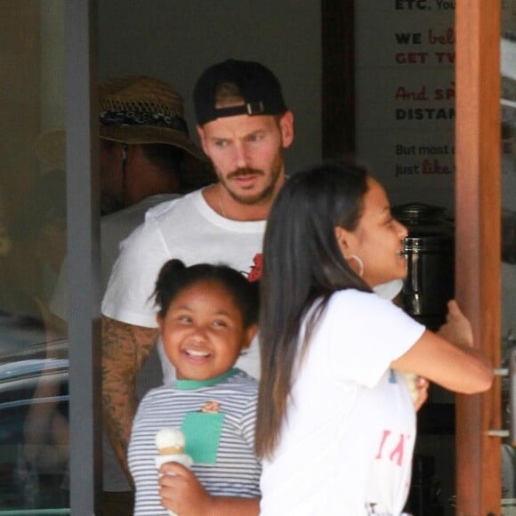 Matt Pokora, sa compagne Christina Milian enceinte et sa fille Violet Nash - Enceinte et radieuse, C.Milian se rend au glacier McConnell avec compagnon M.Pokora et sa fille V.Nash pour le goûter après avoir acheté des vêtements pour bébés. La chanteuse 'Dip it Low' et son compagnon ont annoncé sa grossesse la semaine dernière via Instagram. C'est le premier enfant du couple et le premier enfant de M.Pokora. Los Angeles, le 3 août 2019.