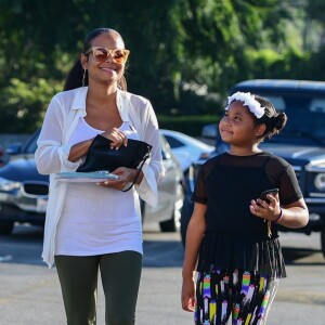 Exclusif - Christina Milian enceinte et sa fille Violet Madison Nash se balade dans les rues de Los Angeles. Christina attend un enfant avec son compagnon M. Pokora. Le 31 juillet 2019