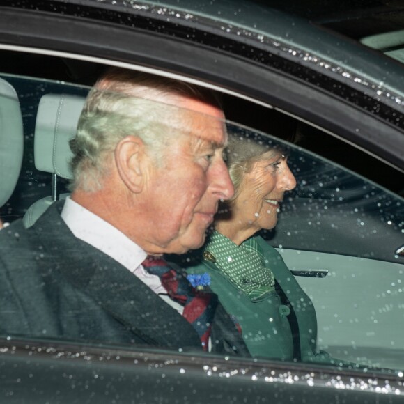 Le prince Charles, prince de Galles, et Camilla Parker Bowles, duchesse de Cornouailles, en route pour la messe à Crathie Kirk à Balmoral en Ecosse le 11 août 2019.