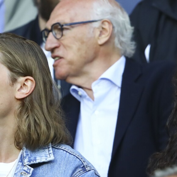 Pierre Sarkozy et Iman Perez dans les tribunes lors du match de championnat de Ligue 1 Conforama opposant le Paris Saint-Germain au Nîmes Olympique au parc des Princes à Paris, France, le 11 août 2019. Le PSG a gagné 3-0. © Gwendoline Le Goff/Panoramic/Bestimage