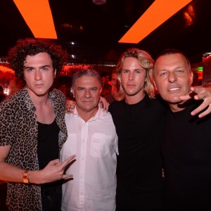 Exclusif - Thierry Chassagne (président de Warner Music France) et Jean-Roch avec le groupe Ofenbach (Dorian Lauduique et César de Rummel) au VIP Room de Saint-Tropez, France, le 9 août 2019. © Rachid Bellak/Bestimage