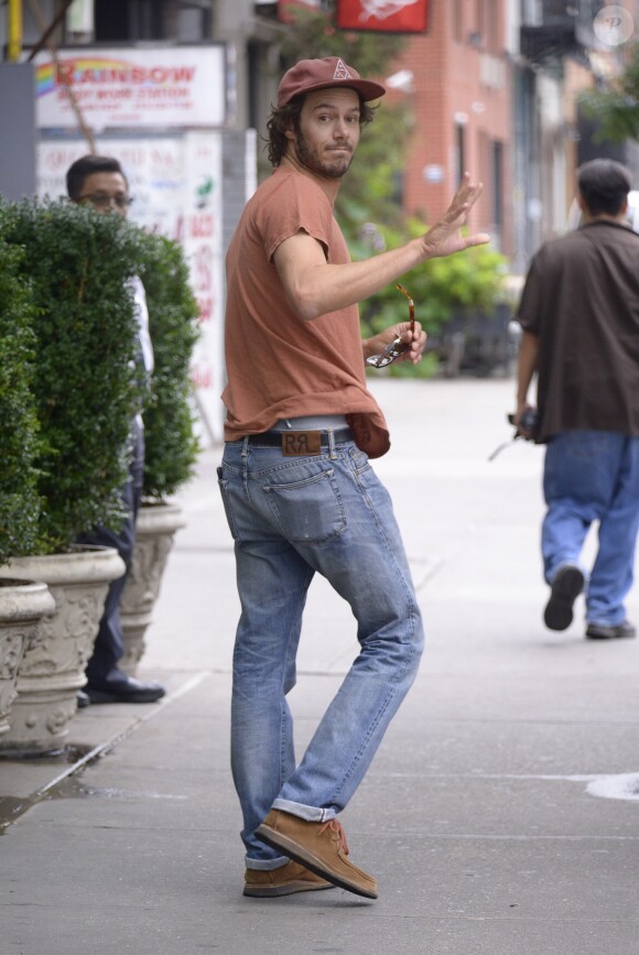 Exclusif - Adam Brody a été aperçu dans les rues de New York, le 13 août 2019.