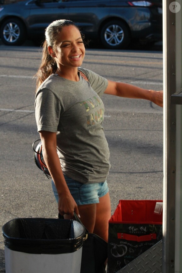 Christina Milian, enceinte, arrive à son food-truck 'Beignet Box Truck' à Studio City, le 14 août 2019.
