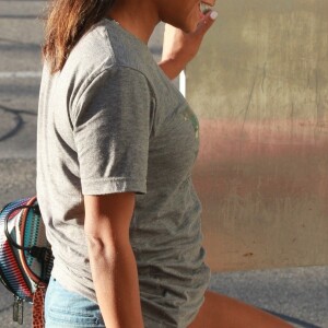 Christina Milian, enceinte, arrive à son food-truck 'Beignet Box Truck' à Studio City, le 14 août 2019.