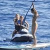 Doutzen Kroes avec son mari Sunnery James, Candice Swanepoel, Joan Smalls, Ryan Marciano, Glenn Powel, Mohamed al Turki, Richie Akiva et des amis s'éclatent sur un yacht au large d'Ibiza, le 14 août 2019.