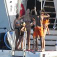 Doutzen Kroes avec son mari Sunnery James, Candice Swanepoel, Joan Smalls, Ryan Marciano, Glenn Powel, Mohamed al Turki, Richie Akiva et des amis s'éclatent sur un yacht au large d'Ibiza, le 14 août 2019.