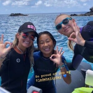 Laeticia Hallyday a fait de la plongée sous-marine avec sa fille Jade le 13 août 2019 à Saint-Barthélemy.