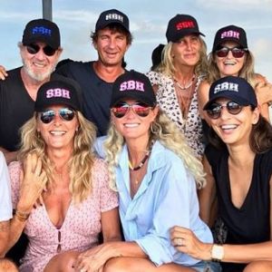 Liliane Jossua publie une photo de Laeticia Hallyday entourée de tous ses amis à Saint-Barthélemy le 30 août 2018.