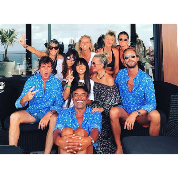 Jade et Laeticia Hallyday entourées des amis de la famille à Saint-Barthélemy, dont Yannick Noah, Isabelle Camus, Marie Poniatowski, Pierre Rambaldi et Pierre Imbert. 4 août 2018.