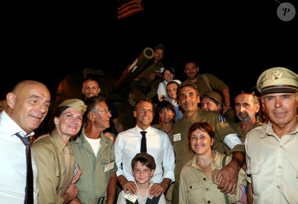 Emmanuel Macron, président de la République Française, en compagnie de François Arizzi (maire de Bormes-les-Mimosas) prend un bain de foule à l'issue des commémorations du 75ème anniversaire de la libération de la ville de Bormes-les-Mimosas, lors du débarquement de Provence. Bormes-les-Mimosas, le 17 août 2019. © Dominique Jacovides/Bestimage