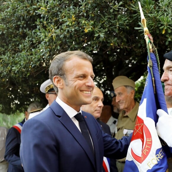 Emmanuel Macron, président de la République Française, salue les anciens combattants et les porte-drapeaux, dans le cadre de la cérémonie de commémoration du 75ème anniversaire de la libération de la ville de Bormes-les-Mimosas, lors du débarquement de Provence. Bormes-les-Mimosas, le 17 août 2019. © Dominique Jacovides/Bestimage