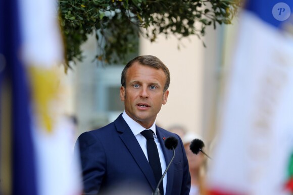Emmanuel Macron, président de la République Française, fait une allocution dans le cadre de la cérémonie de commémoration du 75ème anniversaire de la libération de la ville de Bormes-les-Mimosas, lors du débarquement de Provence. Bormes-les-Mimosas, le 17 août 2019. © Dominique Jacovides/Bestimage