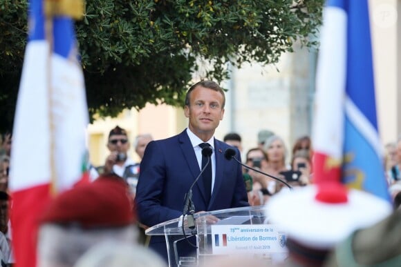 Emmanuel Macron, président de la République Française, fait une allocution dans le cadre de la cérémonie de commémoration du 75ème anniversaire de la libération de la ville de Bormes-les-Mimosas, lors du débarquement de Provence. Bormes-les-Mimosas, le 17 août 2019. © Dominique Jacovides/Bestimage
