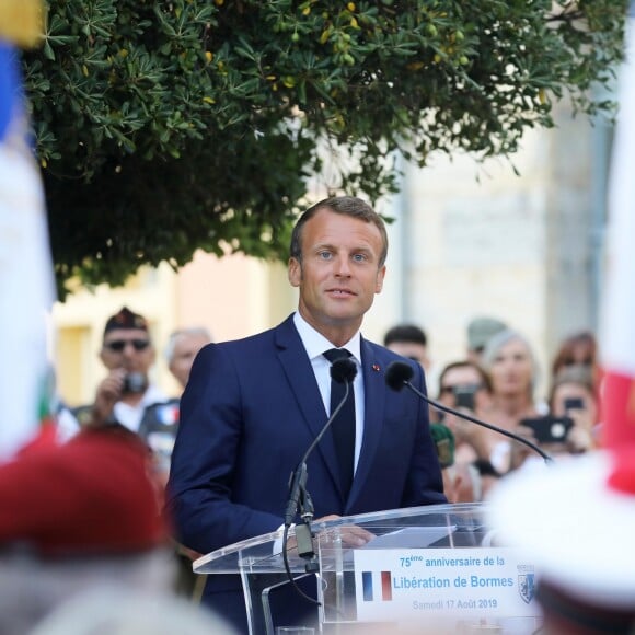 Emmanuel Macron, président de la République Française, fait une allocution dans le cadre de la cérémonie de commémoration du 75ème anniversaire de la libération de la ville de Bormes-les-Mimosas, lors du débarquement de Provence. Bormes-les-Mimosas, le 17 août 2019. © Dominique Jacovides/Bestimage