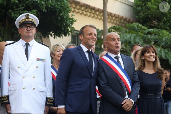 Emmanuel Macron, président de la République Française, en compagnie de François Arizzi (maire de Bormes-les-Mimosas) et Jean-Luc Videlaine (préfet du Var) à la cérémonie de commémoration du 75ème anniversaire de la libération de la ville de Bormes-les-Mimosas, lors du débarquement de Provence. Bormes-les-Mimosas, le 17 août 2019. © Dominique Jacovides/Bestimage