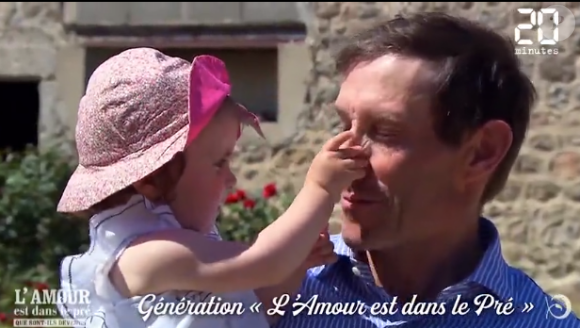 Eric de "L'amour est dans le pré" saison 11 présente sa fille Victoire lors du tournage de "L'amour est dans le pré, que sont-ils devenus ?" diffusé le 19 août 2019, sur M6