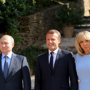 Brigitte Macron - Le président Emmanuel Macron accueille le président Vladimir Poutine au Fort de Brégançon avant un point presse commun le 19 août 2019. © Dominique Jacovides / Bestimage