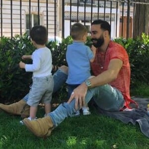 Adil Rami avec ses deux jumeaux - Instagram, 7 mai 2018