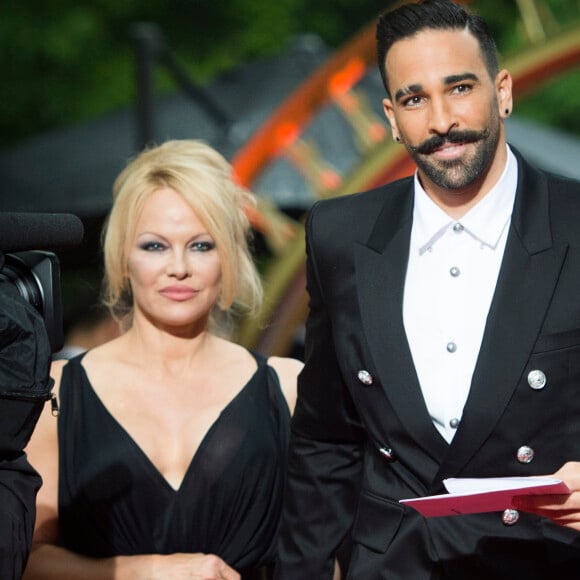 Adil Rami et Pamela Anderson arrivent à la 28ème cérémonie des trophées UNFP (Union nationale des footballeurs professionnels) au Pavillon d'Armenonville à Paris, France, le 19 mai 2019.