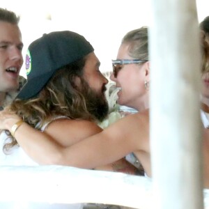 Heidi Klum et son mari Tom Kaulitz déjeunent avec leurs invités au restaurant La Fontelina, le lendemain de leur mariage à Capri. Le 4 Aout 2019.