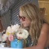 Heidi Klum et son mari Tom Kaulitz (bisou) déjeunent avec leurs invités au restaurant La Fontelina, le lendemain de leur mariage à Capri. Le couple s'est baigné après le déjeuner. Le 4 Aout 2019.
