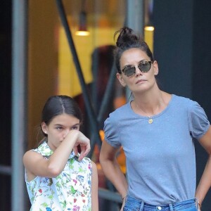 Katie Holmes et sa fille Suri Cruise se baladent dans les rues de New York, le 19 août 2019.