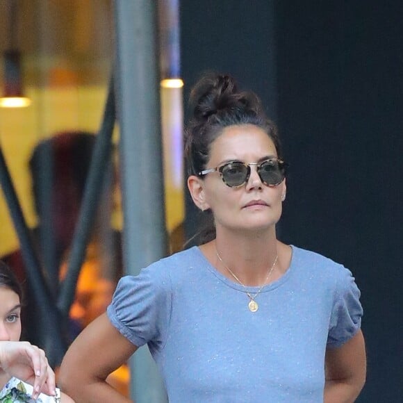 Katie Holmes et sa fille Suri Cruise se baladent dans les rues de New York, le 19 août 2019.