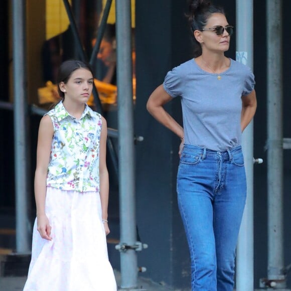 Katie Holmes et sa fille Suri Cruise se baladent dans les rues de New York, le 19 août 2019.